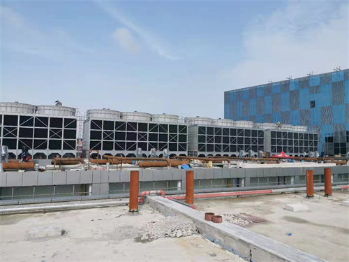 簡(jiǎn)述有關(guān)閉式冷卻塔的補(bǔ)水工作。(閉式冷卻塔外循環(huán)